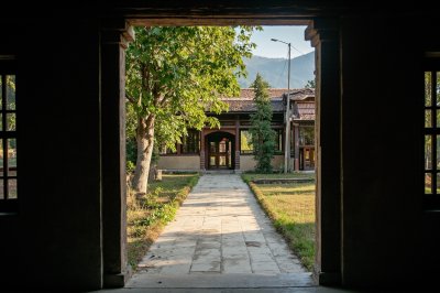 AI-generated travel thumbnail for Kengkhar