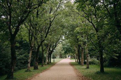 AI-generated travel thumbnail for Kensworth