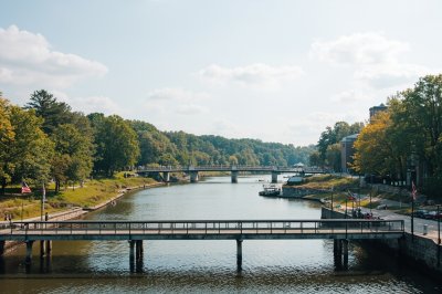 AI-generated travel thumbnail for Kenton