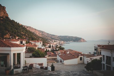 AI-generated travel thumbnail for Keratsíni