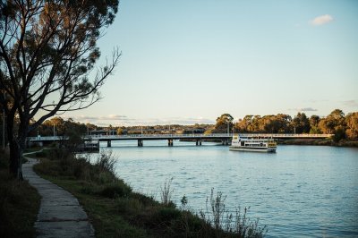 AI-generated travel thumbnail for Kew