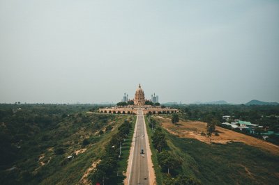 AI-generated travel thumbnail for Khan Duŏn Pénh