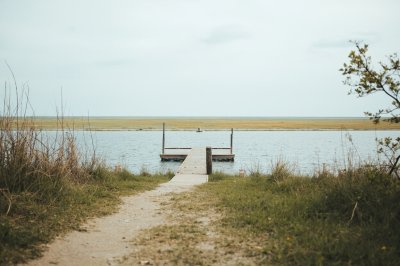 AI-generated travel thumbnail for Khvatovka