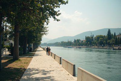 AI-generated travel thumbnail for Kírra