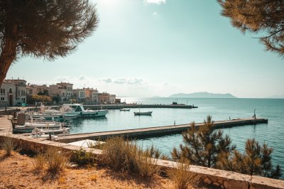 AI-generated travel thumbnail for Kíssamos