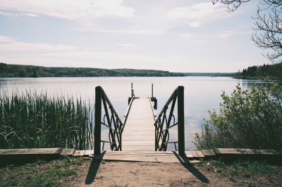 AI-generated travel thumbnail for Knislinge