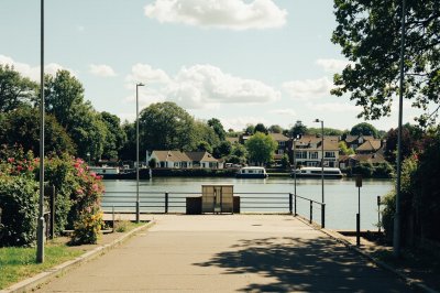 AI-generated travel thumbnail for Knutsford