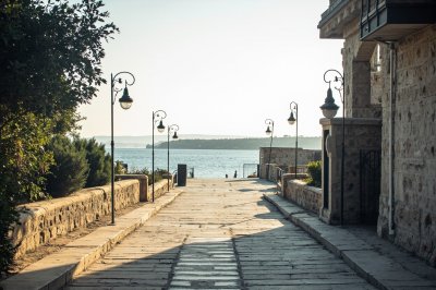AI-generated travel thumbnail for Kolossi