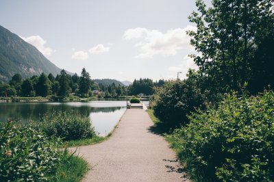 AI-generated travel thumbnail for Krakauschatten