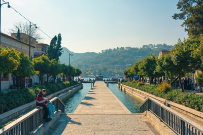 AI-generated travel thumbnail for Krujë