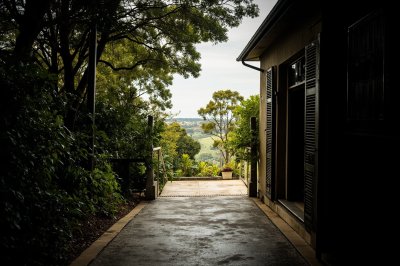 AI-generated travel thumbnail for Kurrajong Heights