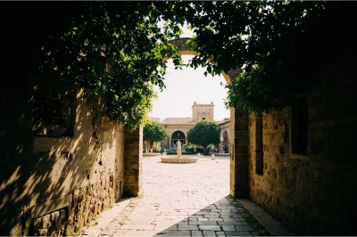 AI-generated travel thumbnail for Kypséli