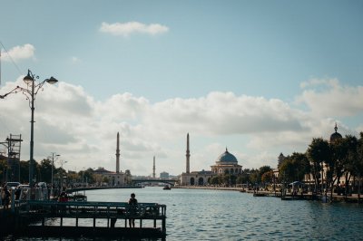 AI-generated travel thumbnail for La Comercial