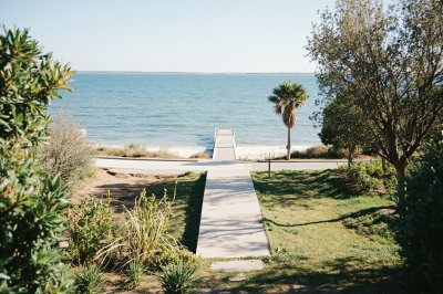 AI-generated travel thumbnail for La Couarde-sur-Mer