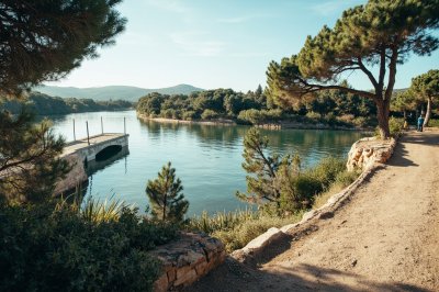 AI-generated travel thumbnail for La Crau
