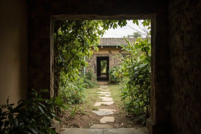 AI-generated travel thumbnail for La Espigadilla