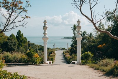 AI-generated travel thumbnail for La Laguna