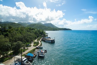 AI-generated travel thumbnail for La Plaine