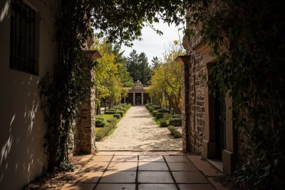 AI-generated travel thumbnail for La Puerta de San José