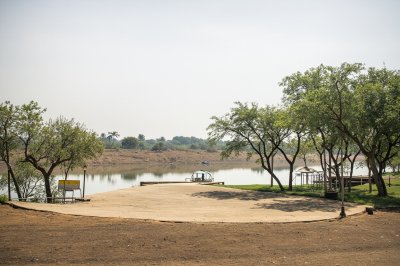 AI-generated travel thumbnail for Lac Wey