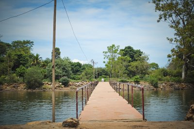 AI-generated travel thumbnail for Laclo