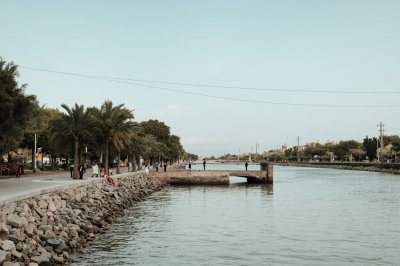 AI-generated travel thumbnail for Laghouat