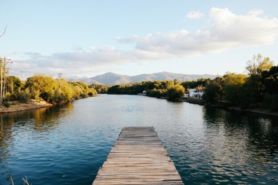 AI-generated travel thumbnail for Laguna Larga de Cortés