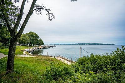 AI-generated travel thumbnail for Lake Geneva