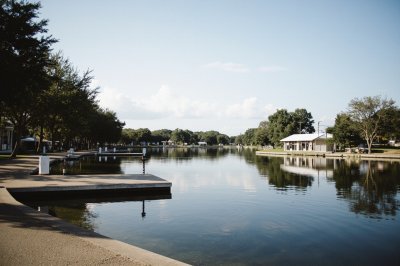 AI-generated travel thumbnail for Lake Jackson