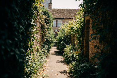 AI-generated travel thumbnail for Langtoft