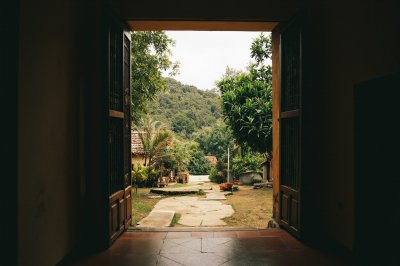 AI-generated travel thumbnail for Lapining