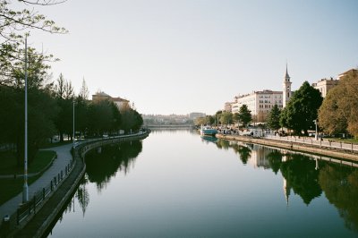 AI-generated travel thumbnail for Laracha A