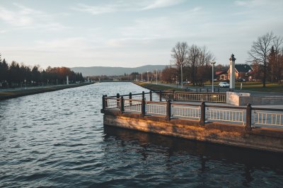 AI-generated travel thumbnail for Larga
