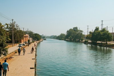 AI-generated travel thumbnail for Las Khorey