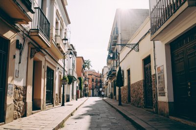 AI-generated travel thumbnail for Latina
