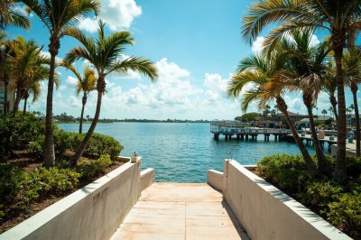AI-generated travel thumbnail for Lauderdale-by-the-Sea