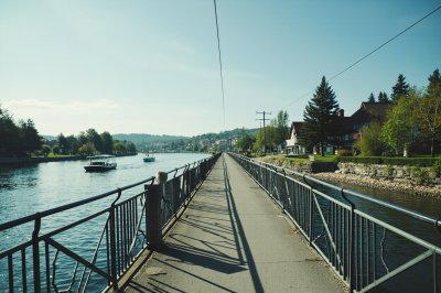 AI-generated travel thumbnail for Laußig