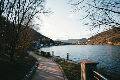 AI-generated travel thumbnail for Lazeshchyna