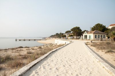 AI-generated travel thumbnail for Le Bois-Plage-en-Ré