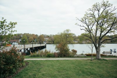 AI-generated travel thumbnail for Le Claire