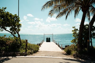 AI-generated travel thumbnail for Le Moule