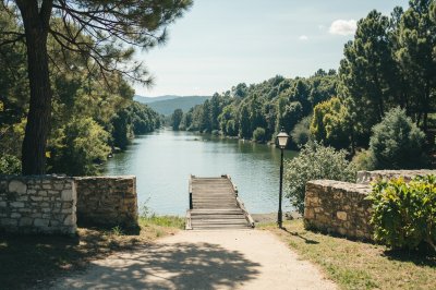 AI-generated travel thumbnail for Le Plan-de-la-Tour