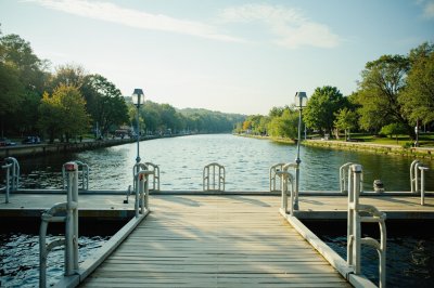 AI-generated travel thumbnail for Leawood