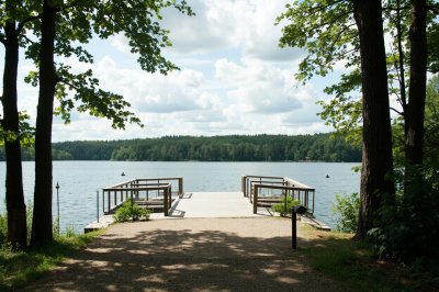 AI-generated travel thumbnail for Legend Lake