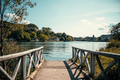AI-generated travel thumbnail for Léhon