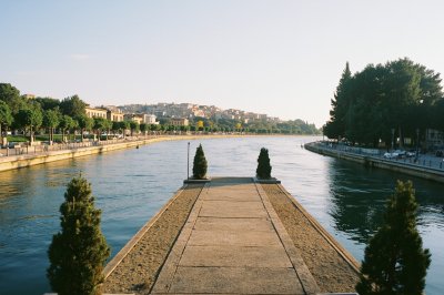 AI-generated travel thumbnail for León