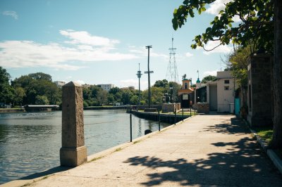 AI-generated travel thumbnail for León