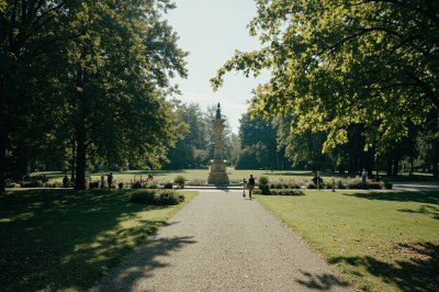 AI-generated travel thumbnail for Lerchenfeld