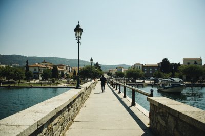 AI-generated travel thumbnail for Lesina
