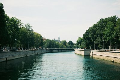 AI-generated travel thumbnail for Linz